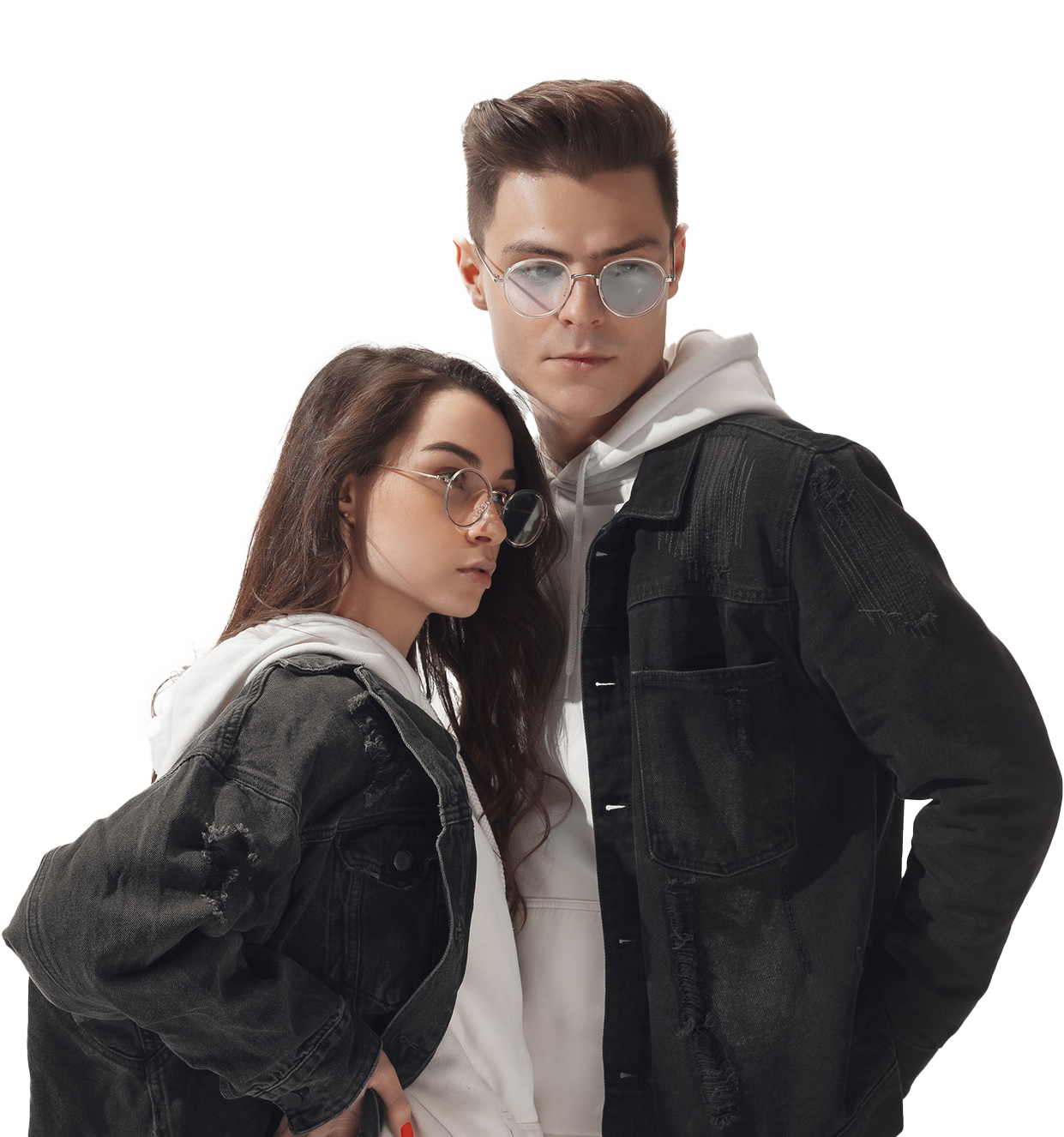 Мужчина и девушка позирует для фотографии на белом фоне